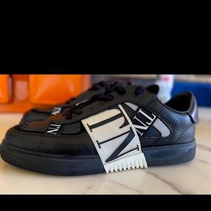 LOW-TOP CALFSKIN VL7N SNEAKER WITH BANDS